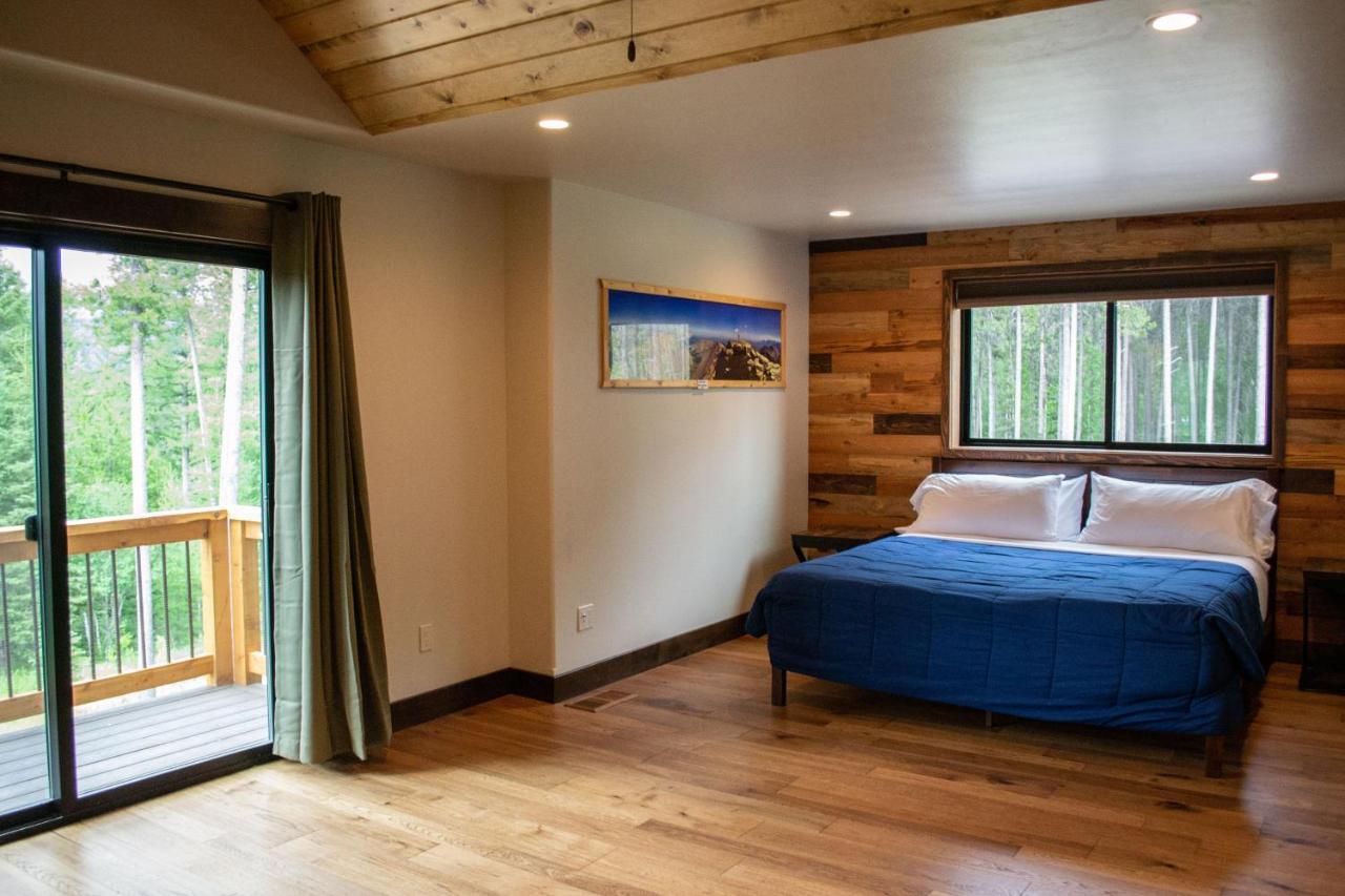 Glacier Homestead Coram Екстериор снимка