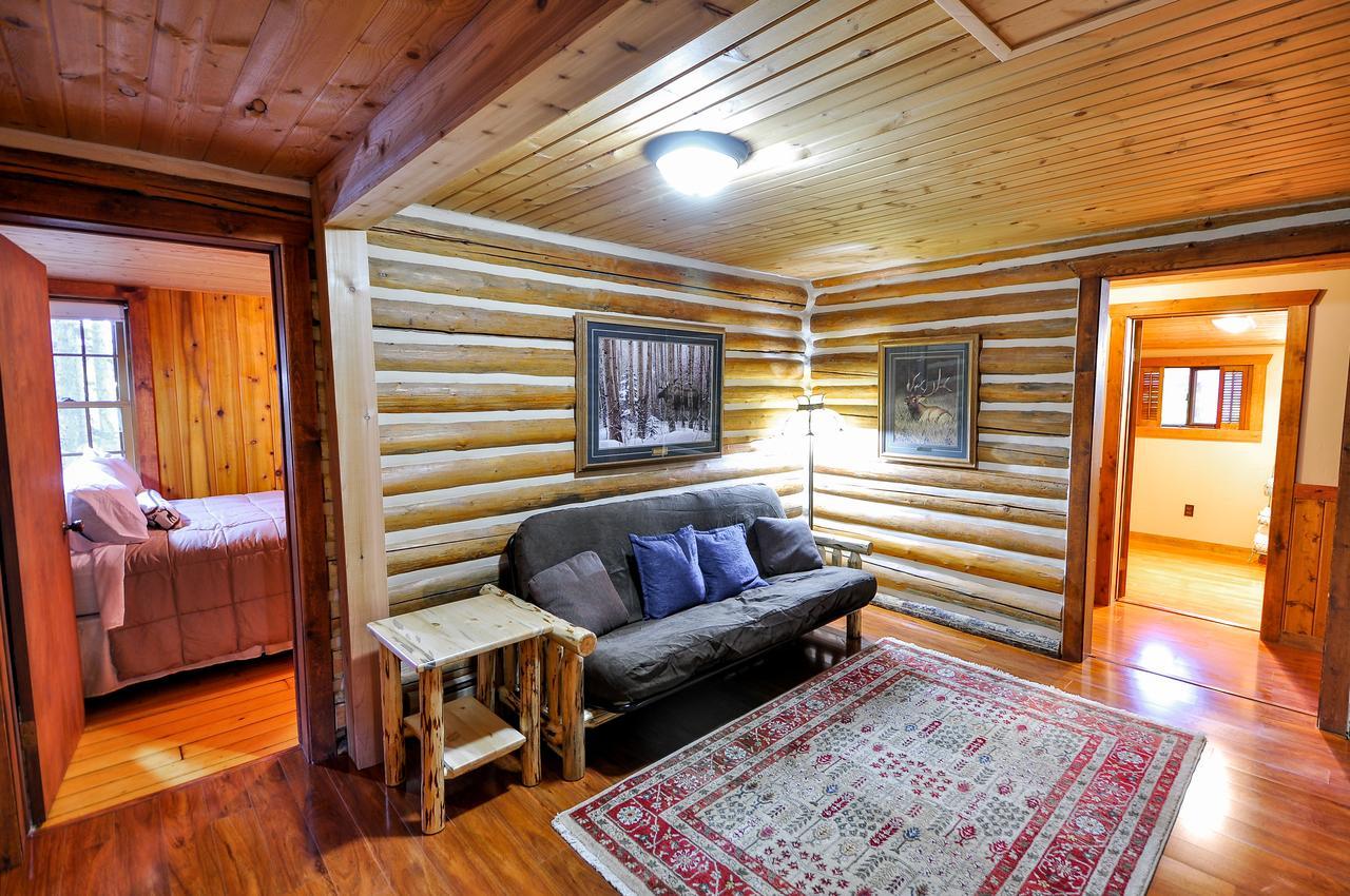 Glacier Homestead Coram Екстериор снимка