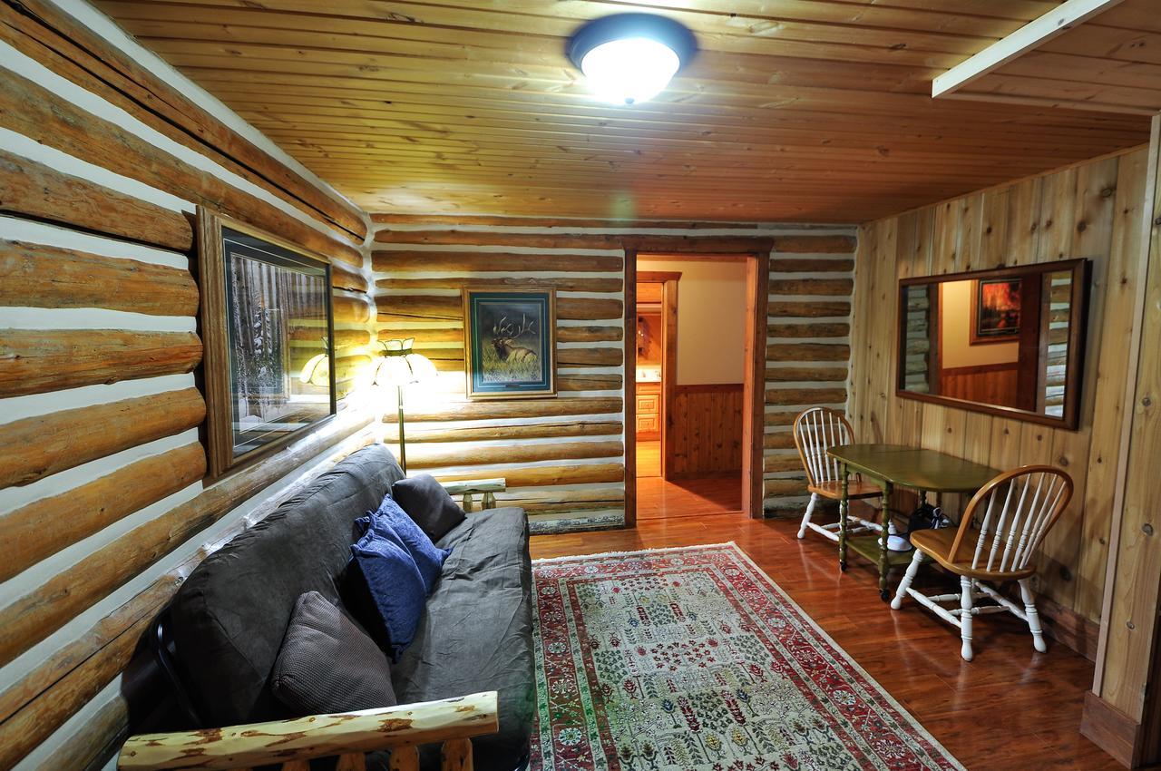 Glacier Homestead Coram Екстериор снимка