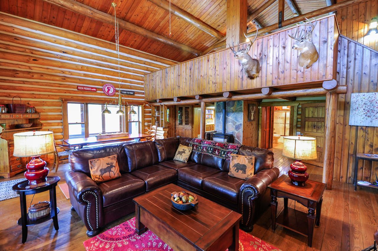Glacier Homestead Coram Екстериор снимка