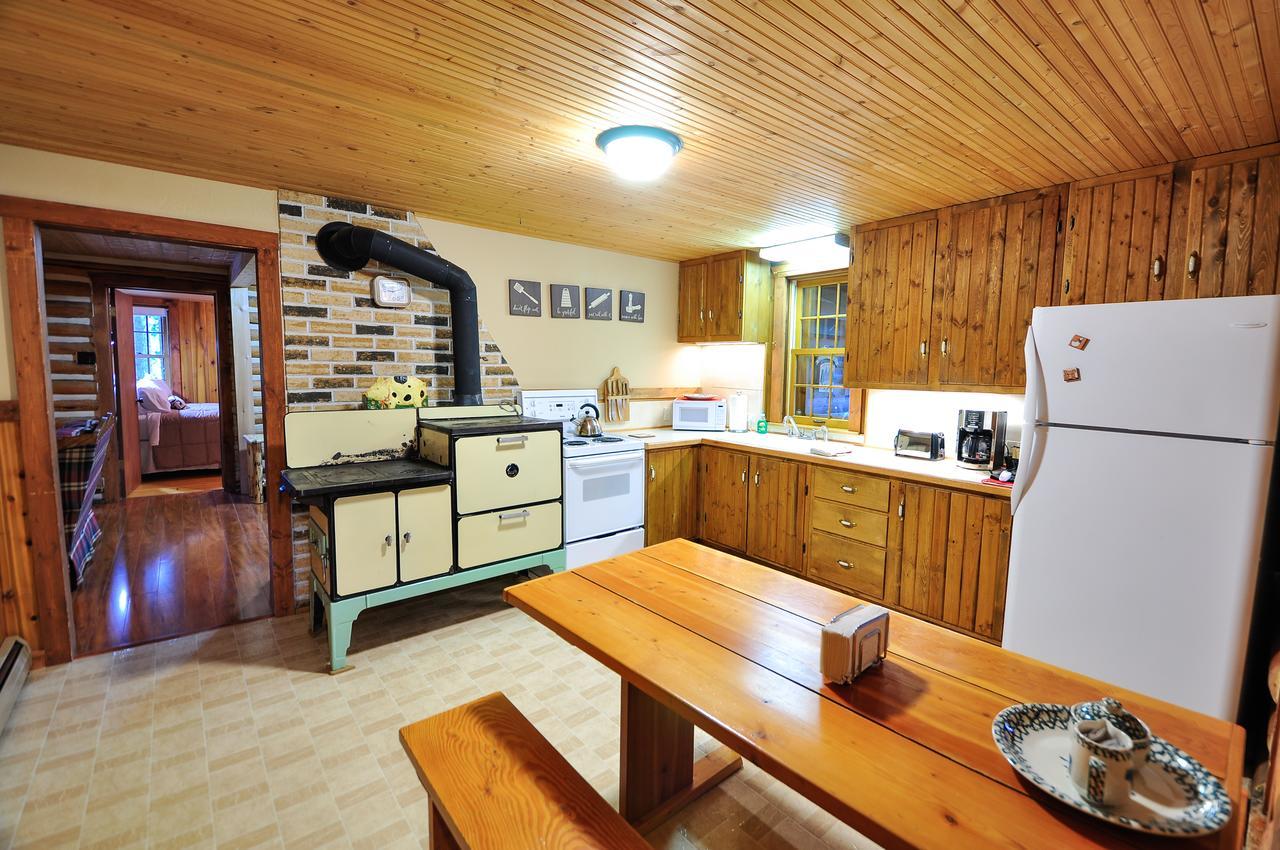 Glacier Homestead Coram Екстериор снимка