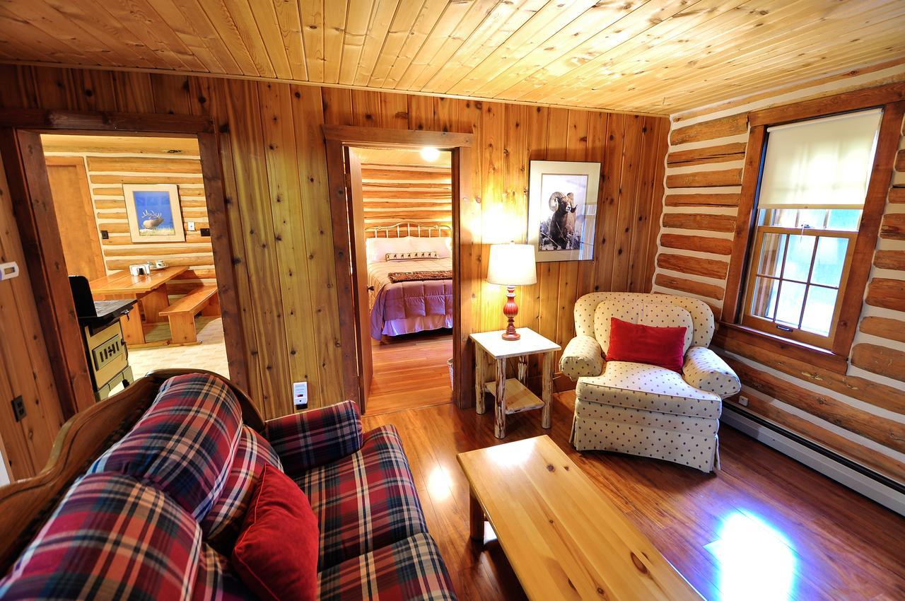 Glacier Homestead Coram Екстериор снимка