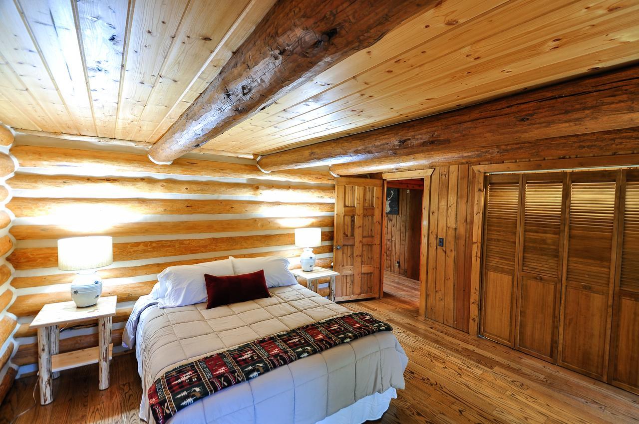 Glacier Homestead Coram Екстериор снимка